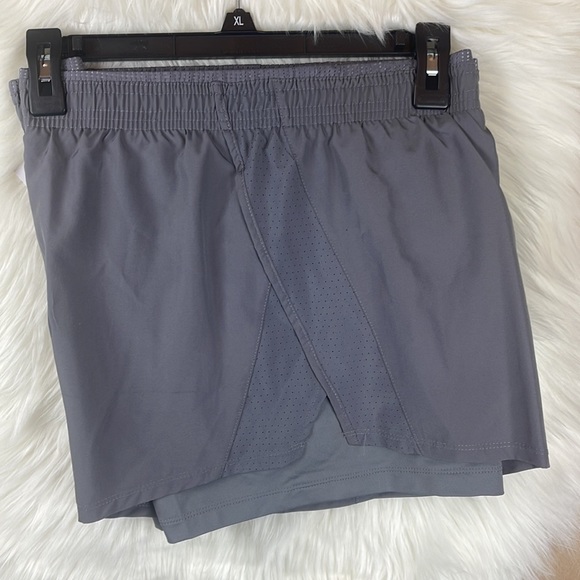 NWT Women’s 2 in 1 Running Shorts XL - Picture 2 of 4